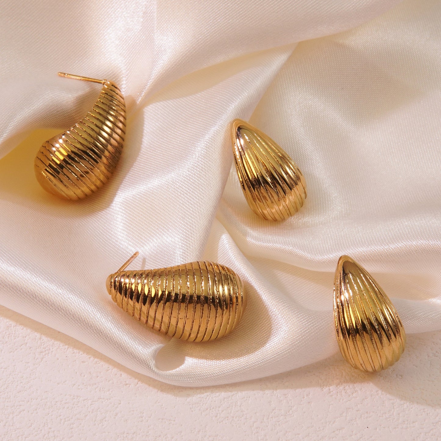 Exaggerated Advanced 18K Gold Stripes Water Drop Ear Studs Personality
